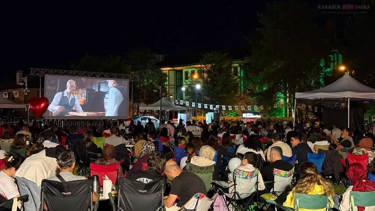 SAFRANBOLU'DA BİR CUMHURİYET ŞARKISI İLE SİNEMA COŞKUSU