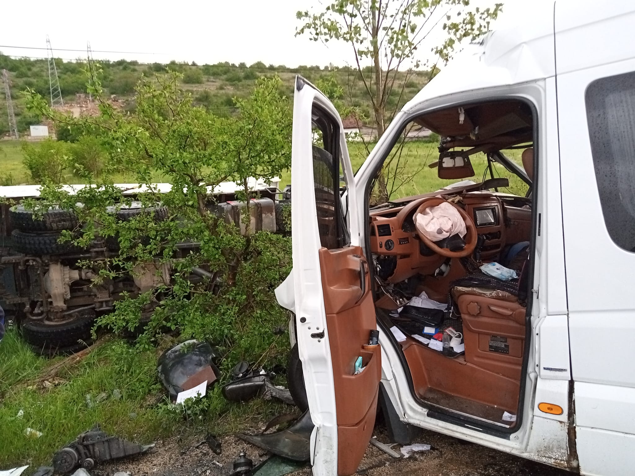 Karabük’ün Eflani-Safranbolu kara yolu Paşa Köprüsü mevkiinde 4 aracın karıştığı