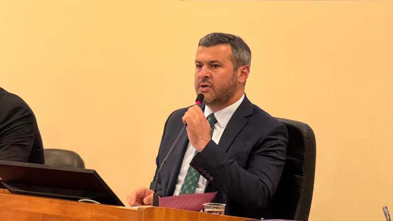 BAŞKAN ÇETİNKAYA’DAN EMEKLİ KARTI VE İDDİALARA NET CEVAP Karabük Belediye Başkanı Özkan Çetinkaya, emekli otobüs kartlarının kaldırılmayacağını, düzenleme