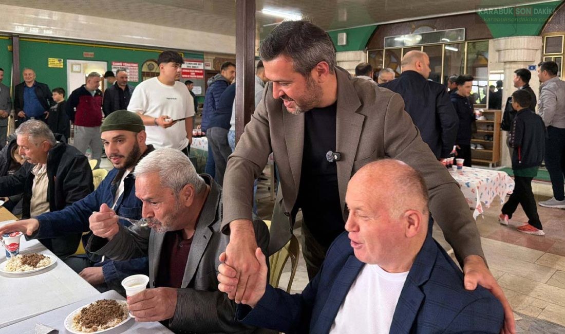 BAŞKAN ÖZKAN ÇETİNKAYA’DAN AYDINLIKEVLER’DE BAYRAM BULUŞMASI Karabük Belediye Başkanı Özkan Çetinkaya, Kurban Bayramı buluşmasında Aydınlıkevler Mahallesi