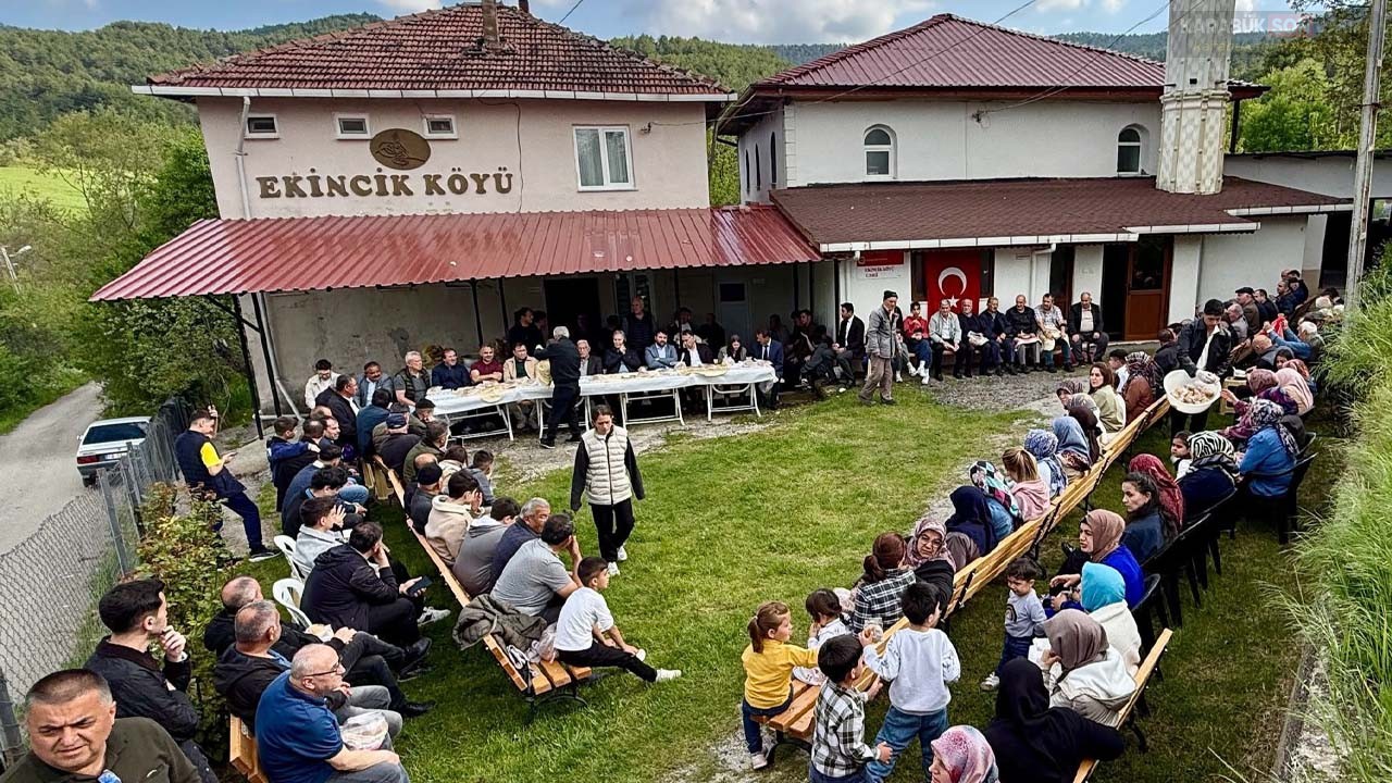 OVACIK'TA ASIRLIK "ZİYRAT" GELENEĞİ: PROTOKOL VE HALK BİR ARADA 1 OVACIK'TA ASIRLIK "ZİYRAT" GELENEĞİ: PROTOKOL VE HALK BİR ARADA