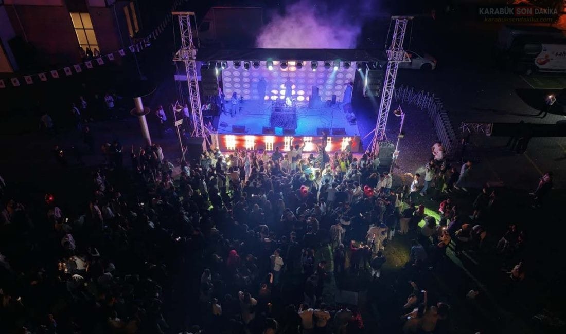 27. ALTIN SAFRAN FİLM FESTİVALİ COŞKUSU MÜZİKLE ZİRVEYE ULAŞTI 27. Uluslararası Altın Safran Belgesel Film Festivali açılış gecesi, Safranbolu