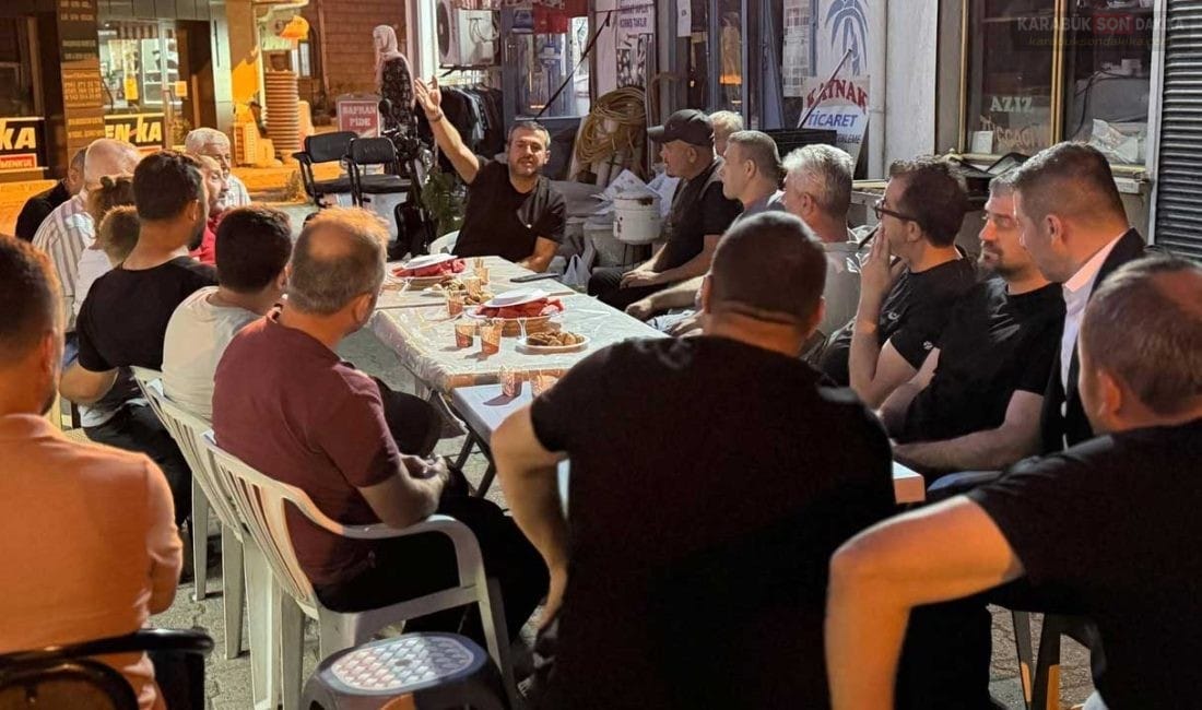 BAŞKAN ÇETİNKAYA ESNAFLA GECE YARISINA KADAR İSTİŞARE ETTİ Karabük Belediye Başkanı Özkan Çetinkaya, 5000 Evler Mahallesi'nde esnafla bir