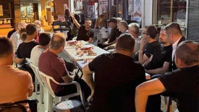 Karabük Belediye Başkanı Özkan Çetinkaya, 5000 Evler Mahallesi'nde esnafla bir