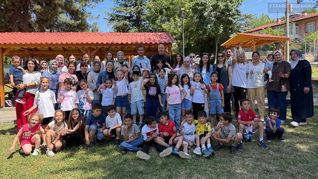 BAŞKAN ÇETİNKAYA’DAN MİNİK ÖĞRENCİLERE SÜRPRİZ PİKNİK JESTİ 2 BAŞKAN ÇETİNKAYA’DAN MİNİK ÖĞRENCİLERE SÜRPRİZ PİKNİK JESTİ