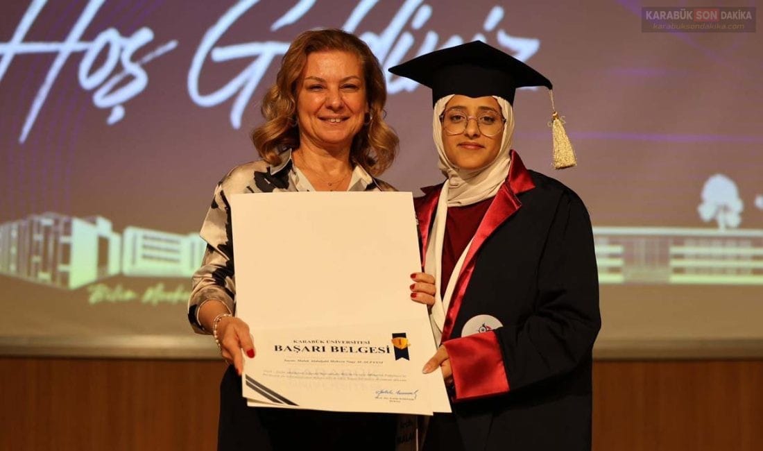 BAŞKAN KÖSE’DEN GENÇ MİMARLARA TEBRİK MESAJI Safranbolu Belediye Başkanı Elif Köse, Karabük Üniversitesi Safranbolu Başak Cengiz
