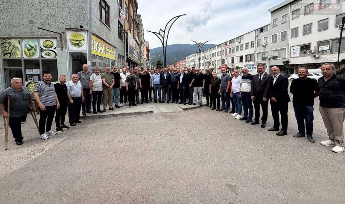 BAŞKAN ÖZKAN ÇETİNKAYA ANKARA CADDESİ ESNAFIYLA BULUŞTU Karabük Belediye Başkanı Özkan Çetinkaya, Ankara Caddesi esnafını ziyaret ederek