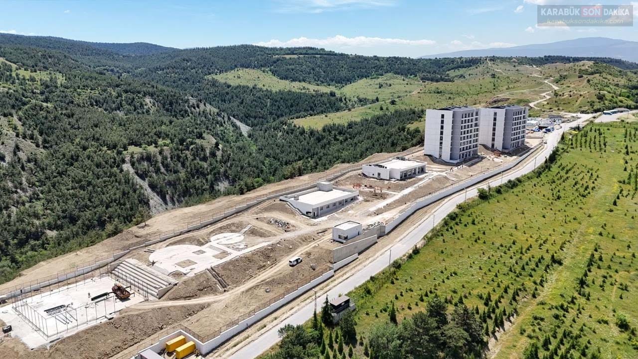 Karabük’te yapımı süren 419 kapasiteli yeni GSB yurt kompleksinde çalışmalar