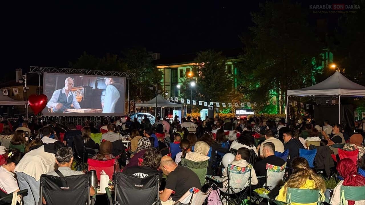 SAFRANBOLU'DA BİR CUMHURİYET ŞARKISI İLE SİNEMA COŞKUSU