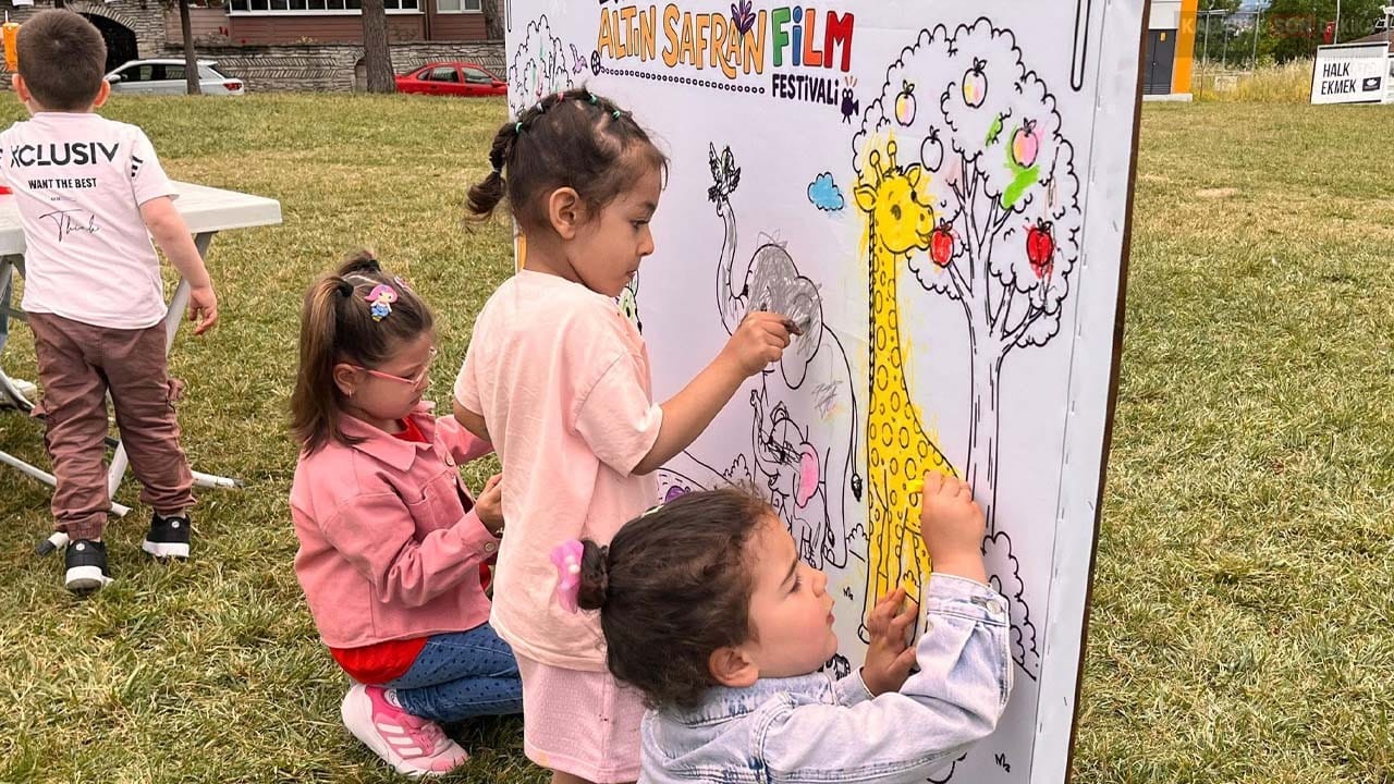 SAFRANBOLU’DA ÇOCUKLARIN SANAT ŞÖLENİ 1 SAFRANBOLU’DA ÇOCUKLARIN SANAT ŞÖLENİ