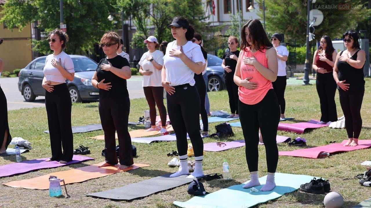 SAFRANBOLU'DA DÜNYA YOGA GÜNÜNE ÖZEL SAĞLIKLI YAŞAM BULUŞMASI