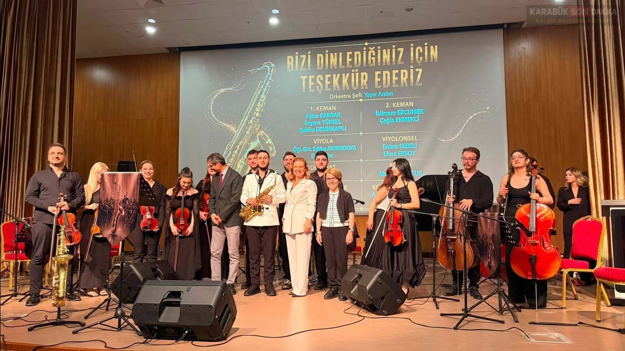Safranbolu'da Şef Yaşar Arslan yönetimindeki orkestra, müzikseverlere saksafonun güçlü tınılarıyla