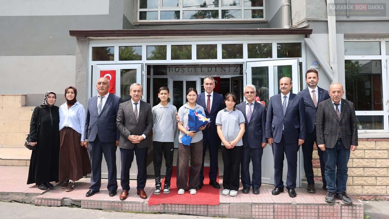 Karabük Valisi Oktay Çağatay, kentteki beş farklı eğitim kurumunu ziyaret