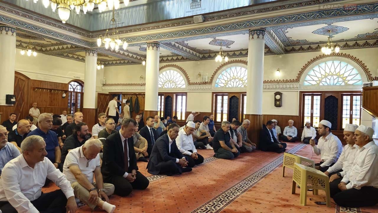 15 TEMMUZ ŞEHİTLERİ KARABÜK'TE DUALARLA YÂD EDİLDİ