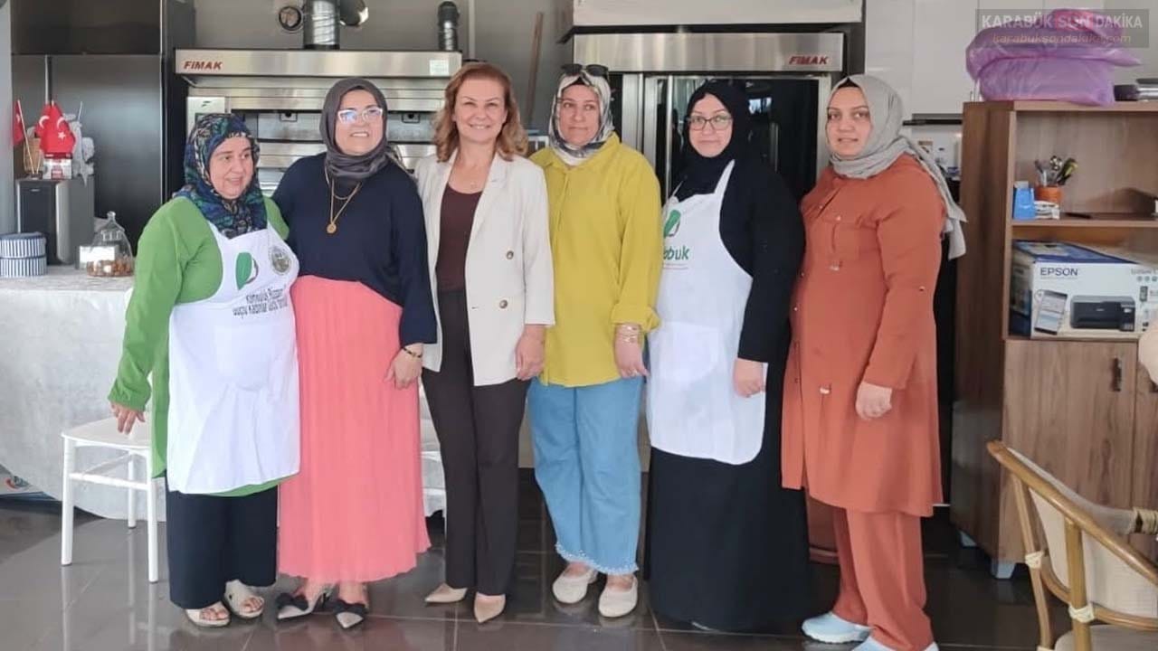 ELİF KÖSE'DEN KADIN KOOPERATİFİNE DESTEK ZİYARETİ 1 ELİF KÖSE'DEN KADIN KOOPERATİFİNE DESTEK ZİYARETİ