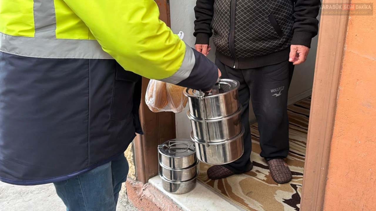KARABÜK'TE AŞEVİNDEN HER GÜN 430 VATANDAŞA SICAK YEMEK 1 KARABÜK'TE AŞEVİNDEN HER GÜN 430 VATANDAŞA SICAK YEMEK