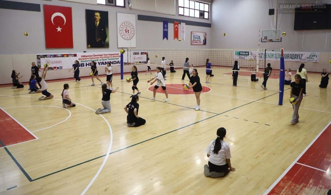KARABÜK’TE VOLEYBOL HEYECANI SÜRÜYOR Karabük Gençlik ve Spor İl Müdürlüğü tarafından düzenlenen GSB Spor