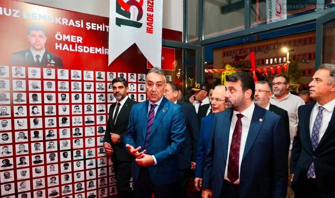 OKTAY ÇAĞATAY 15 TEMMUZ ANMA MERKEZİ’NDE: DEMOKRASİ DESTANI YENİDEN HATIRLANDI Karabük Valisi Oktay Çağatay, 15 Temmuz Demokrasi ve Millî Birlik