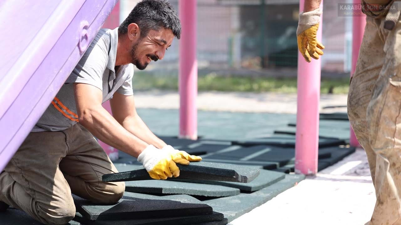 SAFRANBOLU'DA ÇOCUKLAR İÇİN GÜVENLİ PARKLAR YENİLENİYOR 1 SAFRANBOLU'DA ÇOCUKLAR İÇİN GÜVENLİ PARKLAR YENİLENİYOR