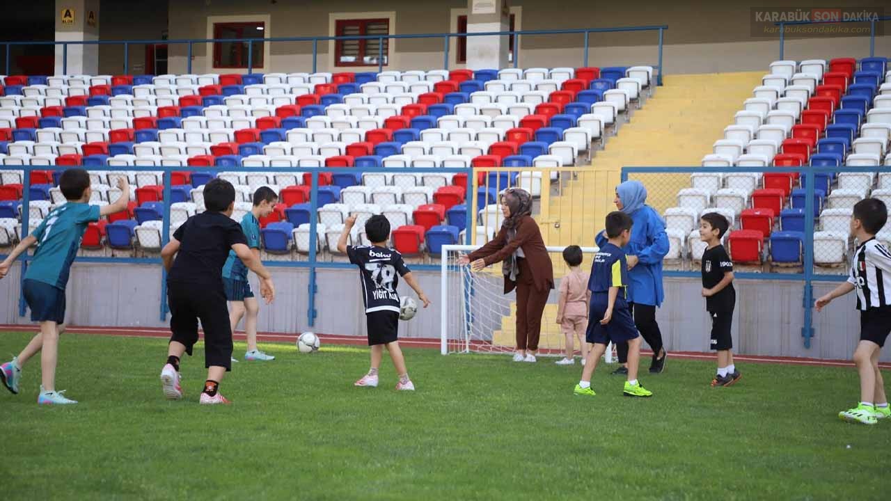 Karabük Necmettin Şeyhoğlu Stadyumu, aileleri ve çocukları sporun birleştirici gücüyle