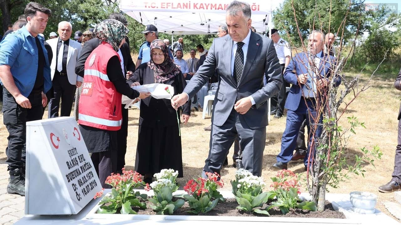 VALİ ÇAĞATAY'DAN 15 TEMMUZ ŞEHİTLERİ VE GAZİSİNE VEFA ZİYARETİ