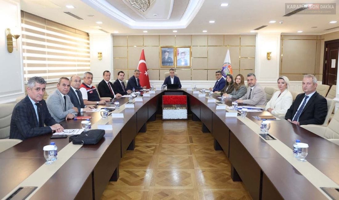KARABÜK’E KÖYDES’TEN 119,5 MİLYON LİRALIK DEV YATIRIM Karabük'te 2026 yılı KÖYDES yatırımları masaya yatırıldı. Vali Oktay Çağatay