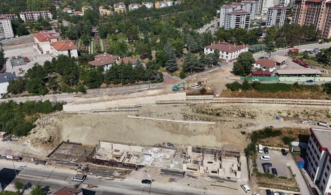 KARABÜK’TE ESENTEPE RAMPASINDA HUMMALI ÇALIŞMA Karabük Belediyesi ekipleri, Yeşil Mahalle Esentepe rampasındaki yenileme ve düzenleme