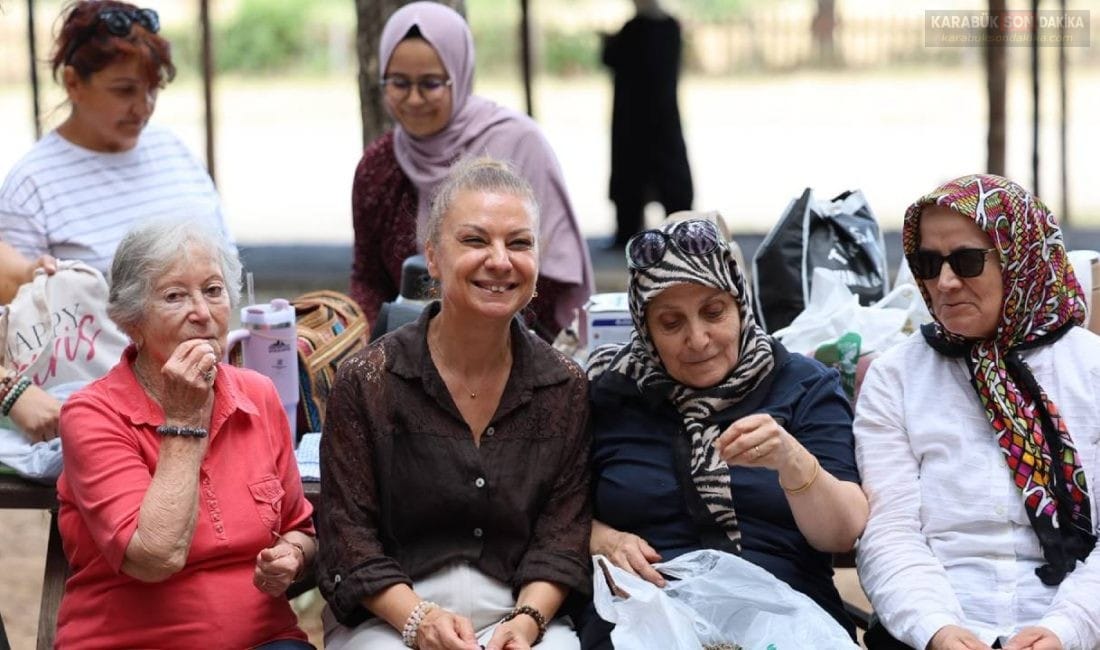 SAFRANBOLU’DA KADINLAR PİKNİKTE BULUŞTU Safranbolu Belediyesi Kadın Danışma Merkezi tarafından düzenlenen yaz pikniğinde kadınlar
